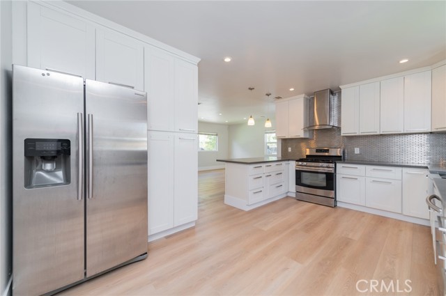 Detail Gallery Image 14 of 31 For 5212 Noble Ave, Sherman Oaks,  CA 91411 - 3 Beds | 2 Baths