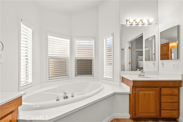 27828 Spyglass Lane, Canyon Country CA: https://media.crmls.org/medias/5b2f399c-b338-4827-b54c-46e1df04485d.jpg