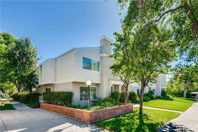 Detail Gallery Image 2 of 27 For 10220 Zelzah Ave #3,  Northridge,  CA 91325 - 2 Beds | 2/1 Baths