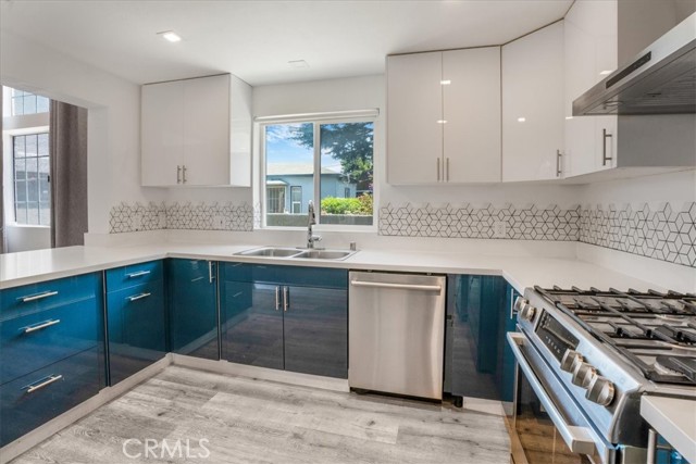 2481 S Bundy Drive, Los Angeles CA: https://media.crmls.org/medias/5b30199a-d95a-4a93-bedf-41d8c57b0dfb.jpg