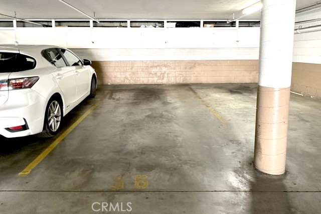5215 Balboa Boulevard, Encino CA: https://media.crmls.org/medias/5b3063b1-793d-43ee-979c-814bb3b3c2ce.jpg