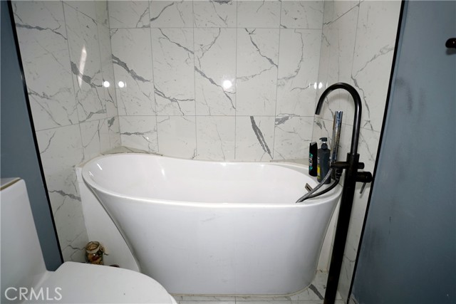 Detail Gallery Image 29 of 46 For 18954 Sherman Way #3,  Reseda,  CA 91335 - 2 Beds | 3 Baths