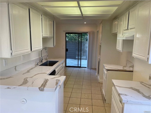 Detail Gallery Image 3 of 20 For 10001 Topanga Canyon Blvd #17,  Chatsworth,  CA 91311 - 3 Beds | 2/1 Baths