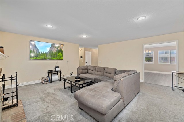 Detail Gallery Image 6 of 32 For 42901 Cinema Ave, Lancaster,  CA 93534 - 4 Beds | 2 Baths