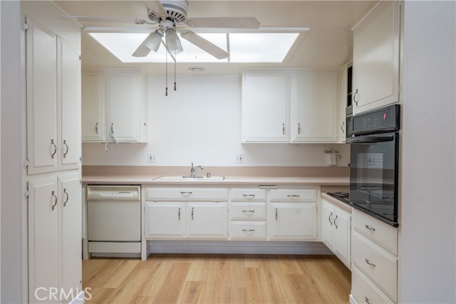 13520 El Dorado Drive, Seal Beach CA: https://media.crmls.org/medias/5b31f176-2163-4579-88d0-9251bd42ec35.jpg
