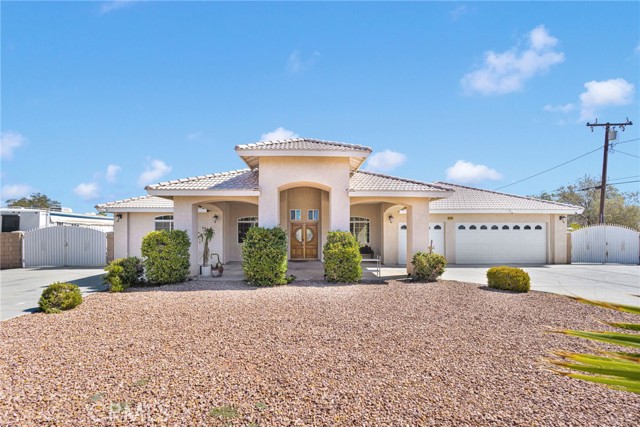 21350 Ramona Avenue, Apple Valley CA: https://media.crmls.org/medias/5b32409f-f283-4b75-a5bb-1557e5f3e26a.jpg