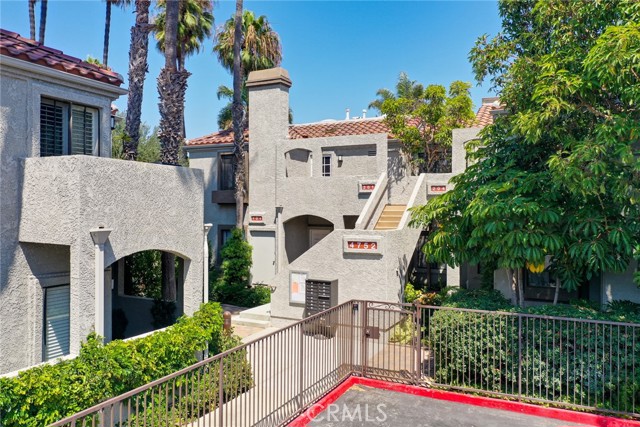 4752 Tiara Drive, Huntington Beach CA: https://media.crmls.org/medias/5b32dc29-c11f-4aa8-a888-d72a18f8d210.jpg