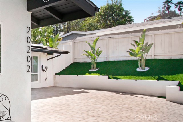 20200 Clark Street, Woodland Hills CA: https://media.crmls.org/medias/5b34f579-5009-4a31-8885-57780f2d0137.jpg