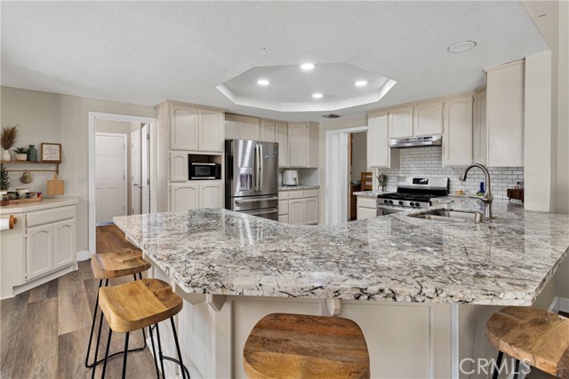 10325 Sheep Creek Road, Phelan CA: https://media.crmls.org/medias/5b35a0d2-5e31-4f4c-9ec5-6bf349ca69f1.jpg
