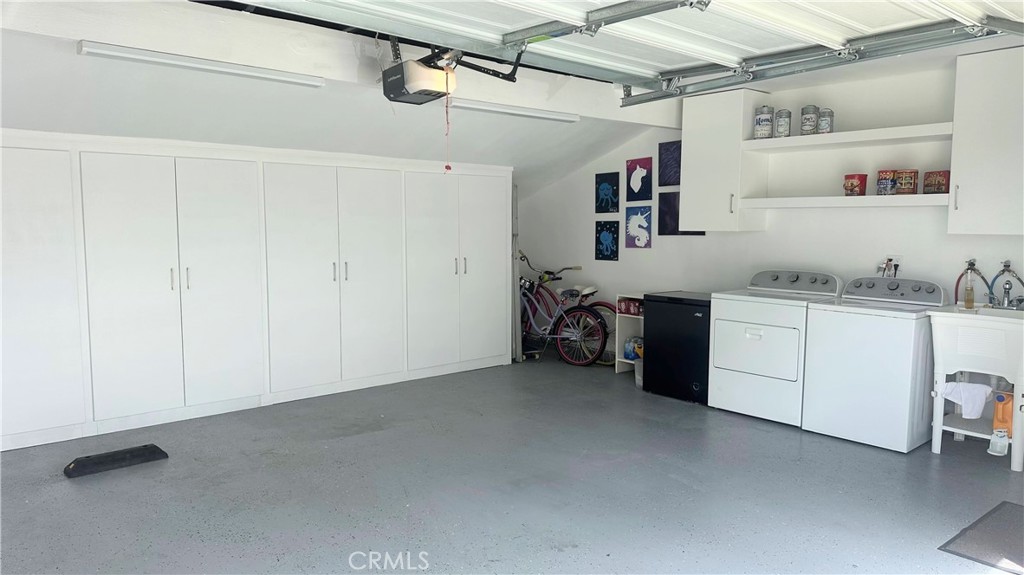 https://media.crmls.org/medias/5b366eb4-cbd3-4fbb-a804-16075e485c4b.jpg?preset=X-Large