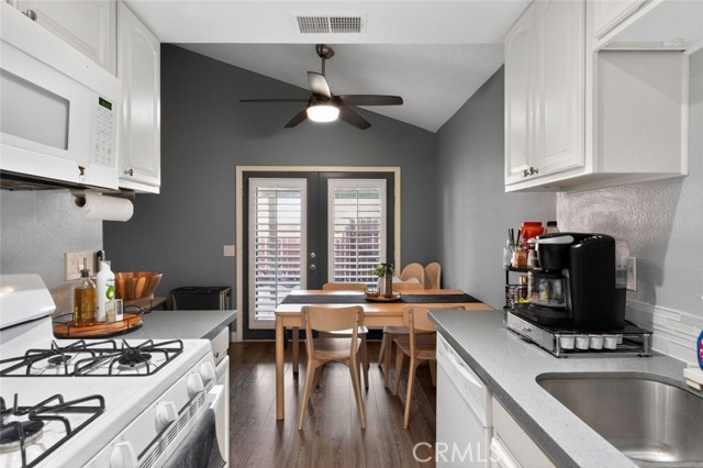 Detail Gallery Image 9 of 32 For 2537 Occidental Cir, Riverside,  CA 92507 - 3 Beds | 2 Baths