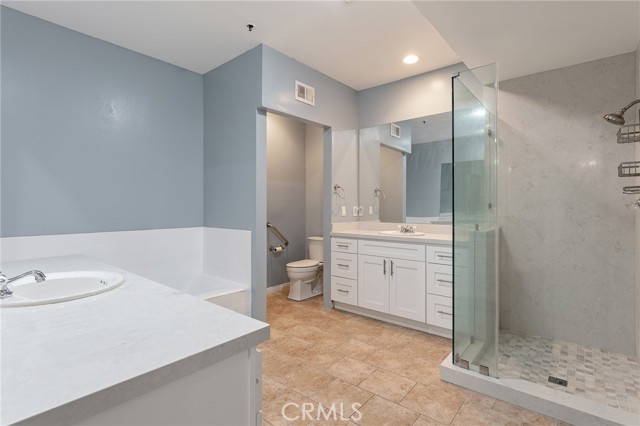 Detail Gallery Image 37 of 51 For 5350 White Oak #413,  Encino,  CA 91316 - 2 Beds | 2 Baths