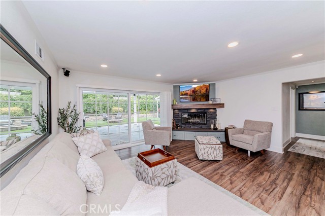 10252 Lorraine Lane, Cypress CA: https://media.crmls.org/medias/5b37ca5e-5e93-4cb1-aecf-9202b9e52406.jpg