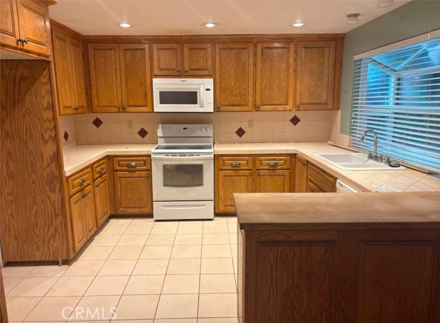 Detail Gallery Image 7 of 20 For 3722 Palm Crest Dr, Highland,  CA 92346 - 3 Beds | 2 Baths