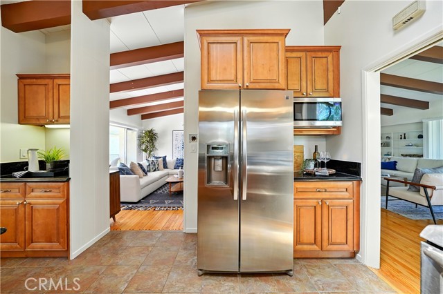 Detail Gallery Image 12 of 31 For 1075 Bryant Rd, Long Beach,  CA 90815 - 3 Beds | 3 Baths
