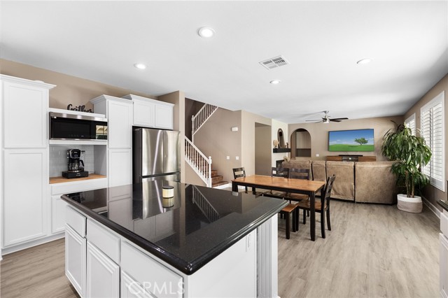 Detail Gallery Image 15 of 62 For 33713 Pebble Brook Cir, Temecula,  CA 92592 - 4 Beds | 3 Baths