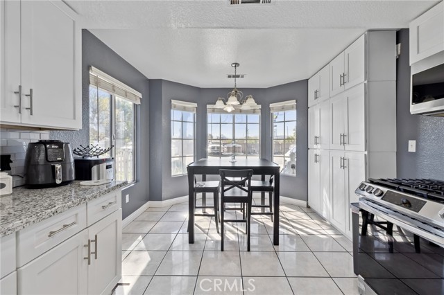 647 Muir Avenue, Pomona CA: https://media.crmls.org/medias/5b38d37c-c8ec-42d6-823f-921576723437.jpg