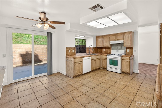 Detail Gallery Image 11 of 51 For 39513 Middleton, Palmdale,  CA 93551 - 4 Beds | 2/1 Baths