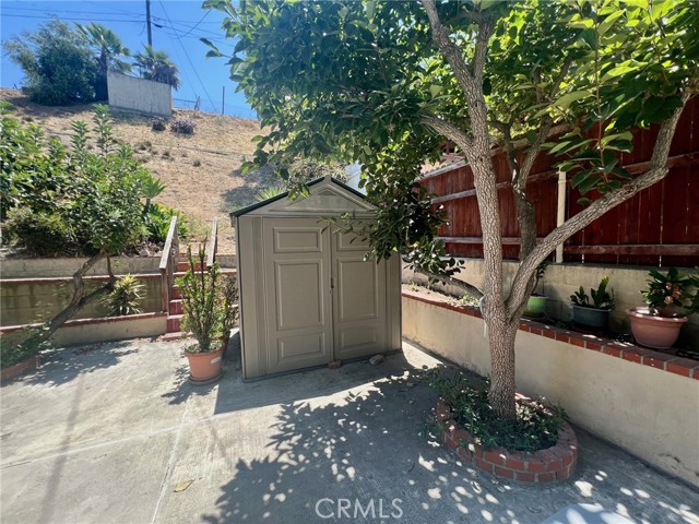 2717 Chadwick Circle, Los Angeles CA: https://media.crmls.org/medias/5b3918a2-3cc2-406f-abaf-b9d84ec3bde7.jpg