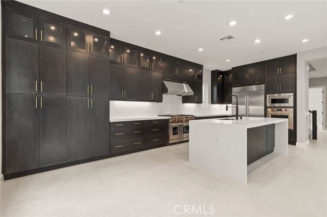 Detail Gallery Image 3 of 26 For 204 Stage, Irvine,  CA 92618 - 6 Beds | 5 Baths