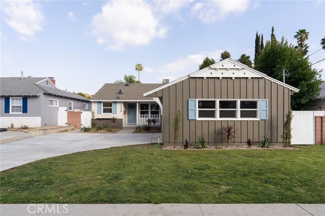 Detail Gallery Image 2 of 51 For 7048 Mclennan Ave, Lake Balboa,  CA 91406 - 4 Beds | 2 Baths