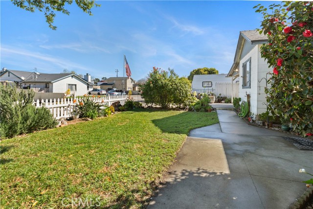 Detail Gallery Image 3 of 13 For 240 Prescott, Santa Maria,  CA 93455 - 3 Beds | 1/1 Baths