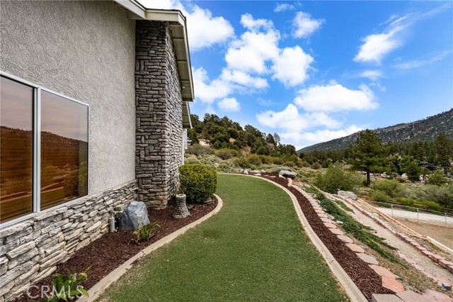 1116 Ca-2, Wrightwood CA: https://media.crmls.org/medias/5b39c7a8-0924-4add-b1eb-331ffed378a0.jpg