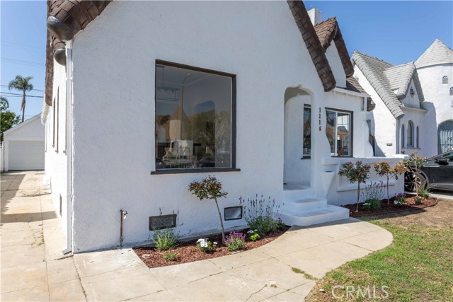 Detail Gallery Image 3 of 43 For 1116 W 80th St, Los Angeles,  CA 90044 - 3 Beds | 2 Baths