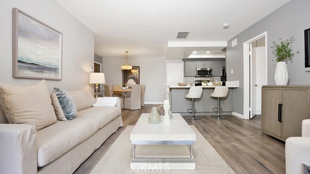 25191 Oak Canyon Lane, Lake Forest CA: https://media.crmls.org/medias/5b3a1ba6-149b-473e-aa48-0419406c592a.jpg
