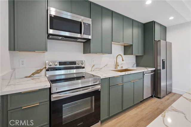 Detail Gallery Image 10 of 32 For 10028 Shoup, Chatsworth,  CA 91311 - 2 Beds | 2 Baths