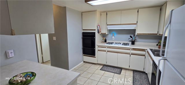 Detail Gallery Image 7 of 33 For 2051 Rancho Dr, Riverside,  CA 92507 - 4 Beds | 2/1 Baths