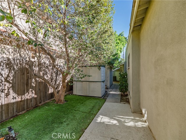 Detail Gallery Image 33 of 65 For 4539 Hayvenhurst, Encino,  CA 91436 - 3 Beds | 3 Baths