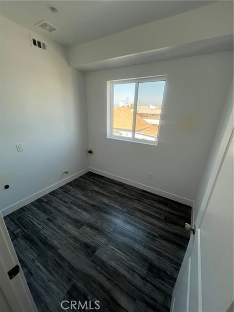 1128 Ardmore, Los Angeles CA: https://media.crmls.org/medias/5b3b2fad-e728-44ea-8833-26a4b61cd6e2.jpg