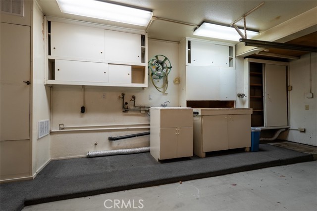 922 N Redding Way, Upland CA: https://media.crmls.org/medias/5b3b71d8-d7e6-4068-a7b8-cea62138a22a.jpg