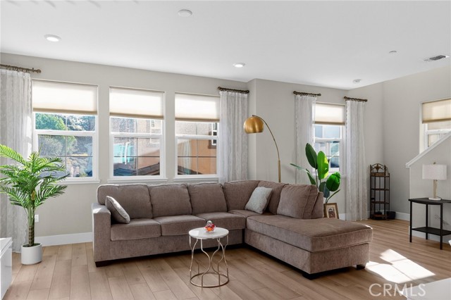 Detail Gallery Image 18 of 67 For 1303 Antonella, Hayward,  CA 94541 - 3 Beds | 3/1 Baths