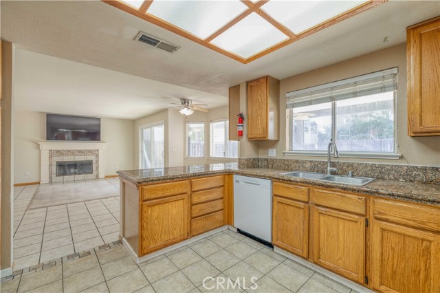 Detail Gallery Image 16 of 36 For 8259 Westport Cir, Sacramento,  CA 95828 - 3 Beds | 2/1 Baths