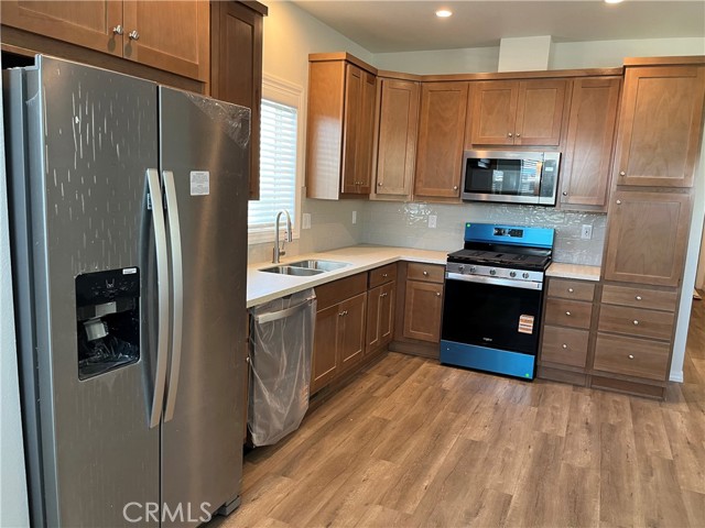 301 E Foothill Boulevard, Pomona CA: https://media.crmls.org/medias/5b3c1242-af4d-4146-90e9-519402d0132f.jpg