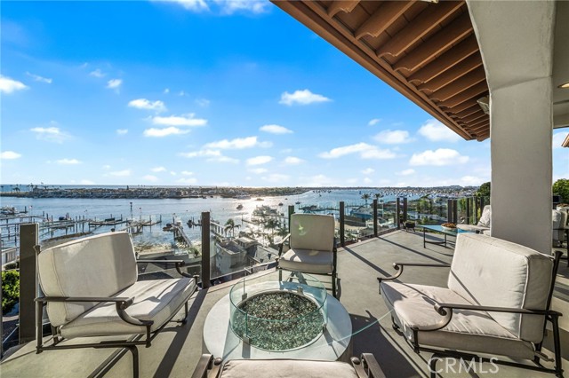 Detail Gallery Image 23 of 66 For 2301 Pacific Dr, Corona Del Mar,  CA 92625 - 4 Beds | 3/1 Baths