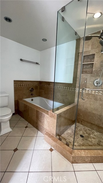 Detail Gallery Image 13 of 30 For 7311 Kester, Van Nuys,  CA 91405 - 2 Beds | 3 Baths