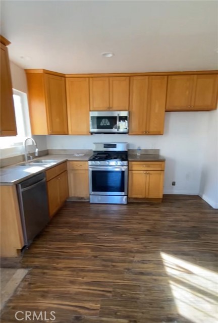 5507 S Manhattan Place, Los Angeles CA: https://media.crmls.org/medias/5b3f3b12-6b1e-4171-a1a0-497d425cde7c.jpg