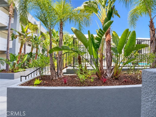 11657 Oxnard Street, 212 photo 21