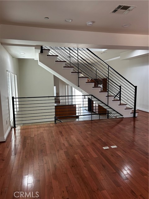 Detail Gallery Image 10 of 38 For 5241 Colodny Dr #201,  Agoura Hills,  CA 91301 - 3 Beds | 2/1 Baths