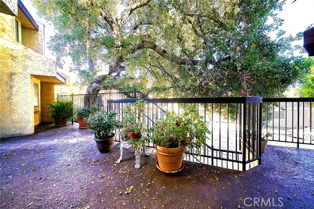 Detail Gallery Image 3 of 28 For 3130 Montrose Ave #102,  La Crescenta,  CA 91214 - 3 Beds | 2/1 Baths