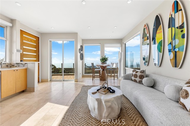 3355 Alta Laguna Boulevard, Laguna Beach CA: https://media.crmls.org/medias/5b420a48-00dc-4f0d-9cd6-5bdbc932a612.jpg