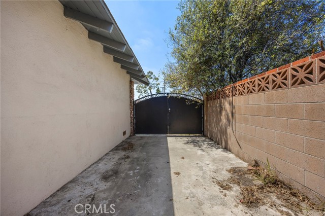 12210 Groveland Avenue, Whittier CA: https://media.crmls.org/medias/5b423f2d-300f-4b78-ac85-01ee74e6b143.jpg