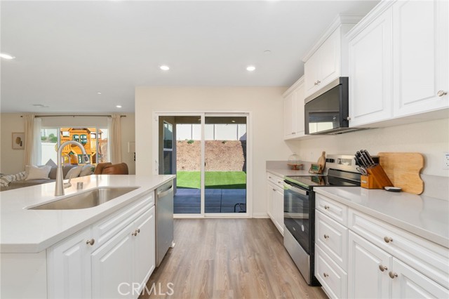 Detail Gallery Image 11 of 37 For 25576 Cetara, Homeland,  CA 92548 - 5 Beds | 3 Baths