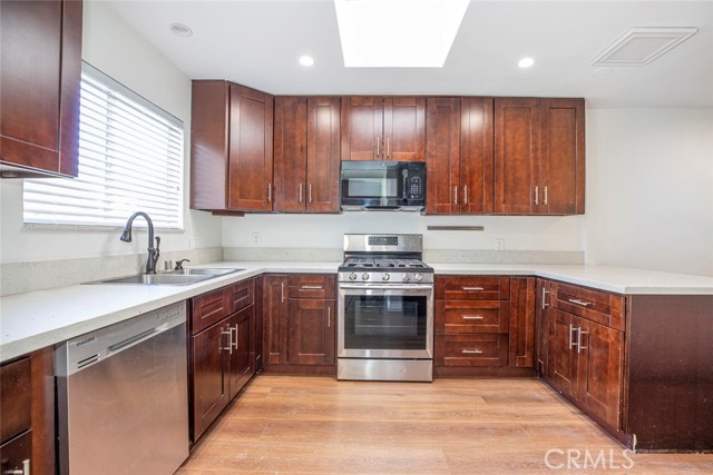 Detail Gallery Image 14 of 29 For 17425 Emelita, Encino,  CA 91316 - 2 Beds | 1 Baths