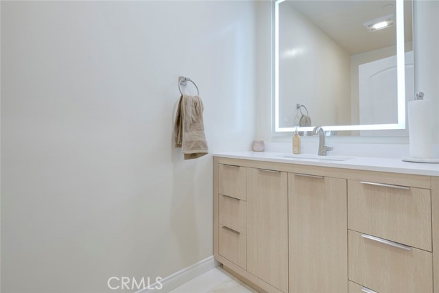 Detail Gallery Image 10 of 34 For 3974 Pennsylvania #112,  La Crescenta,  CA 91214 - 3 Beds | 3 Baths