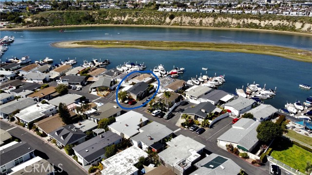 Detail Gallery Image 3 of 33 For 20 Saratoga, Newport Beach,  CA 92660 - 2 Beds | 2 Baths