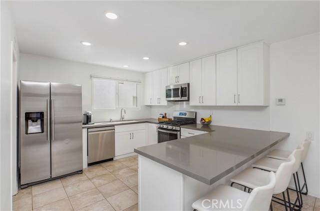 Detail Gallery Image 6 of 38 For 24131 Kittridge, West Hills,  CA 91307 - 5 Beds | 3 Baths